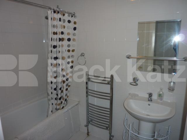 			MINS TO POTOBELLO ROAD MARKET!, 1 Bedroom, 1 bath, 1 reception Flat			 Portobello Road, NOTTINGHILL/LADBROKE GROVE